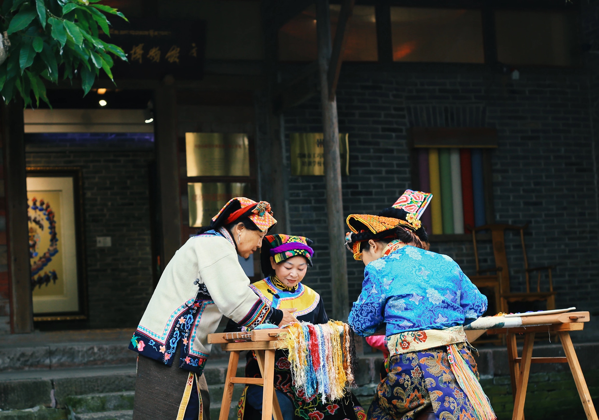 64歲的楊華珍，讓這朵“繁花”美到海外