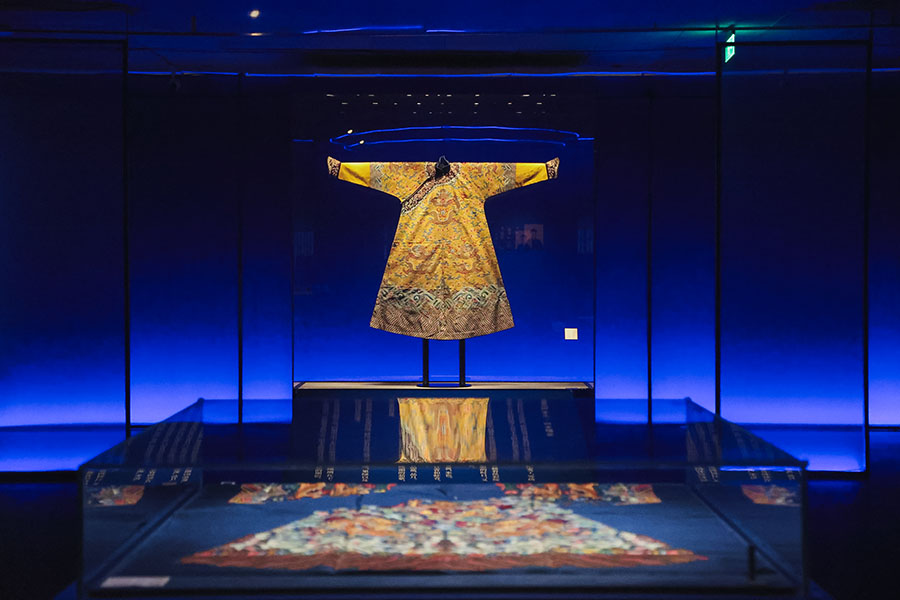 Symbolism of colors in Qing Dynasty fashion on display in Beijing