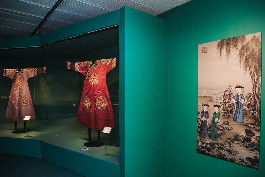 Symbolism of colors in Qing Dynasty fashion on display in Beijing